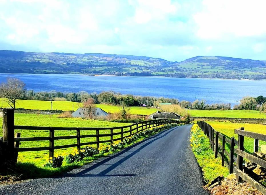 Cosy Self Contained Cottage With Stunning Views Killaloe Exterior foto
